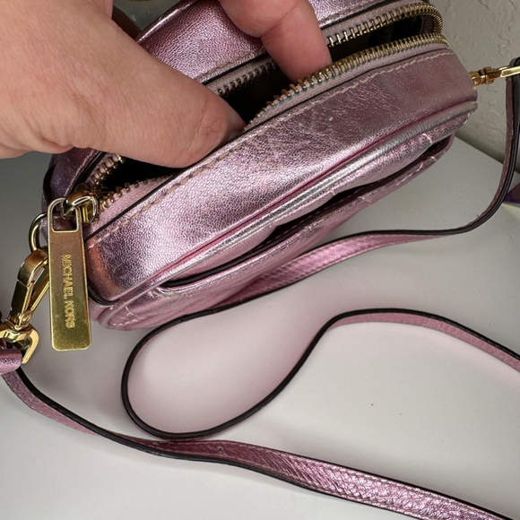 Michael Kors Vivanne Canteen Crossbody in Metallic Pink EUC - Picture 6 of 13